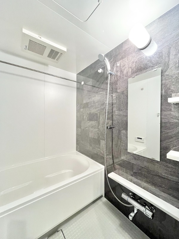 バス・シャワールーム　追い焚き機能付き♪