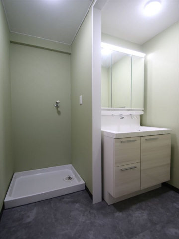 洗面設備　独立洗面化粧台・室内洗濯機置場完備です♪