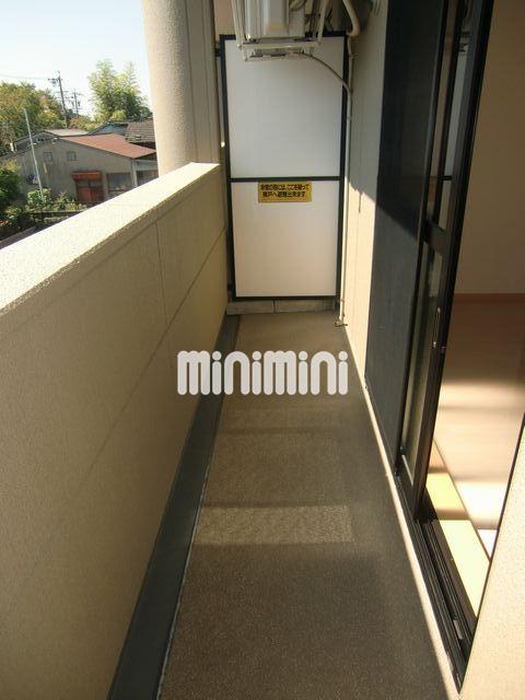 バルコニー　日当たり良いベランダ