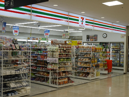 コンビニ　【セブンイレブンハートインＪＲ小倉駅新幹線東店】（コンビニ）まで385m