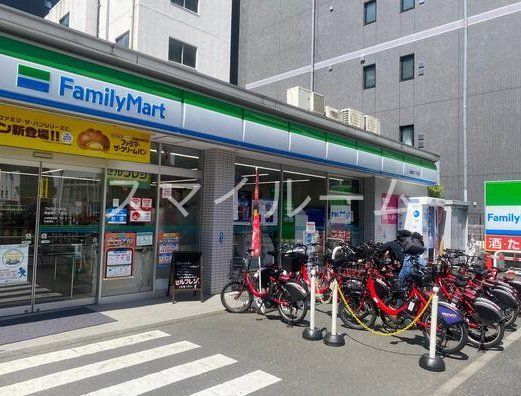 コンビニ　ファミリーマート堀留町二丁目店（コンビニ）まで240m