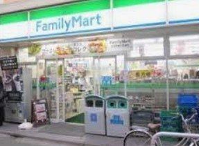 コンビニ　ファミリーマート志村三丁目駅前店（コンビニ）まで400m