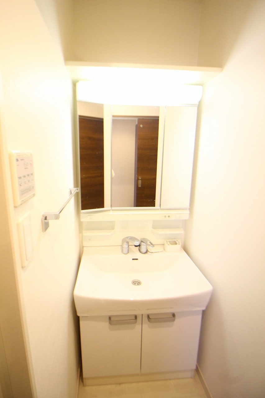 洗面設備　※同建物の別号室です。ご参照下さい。