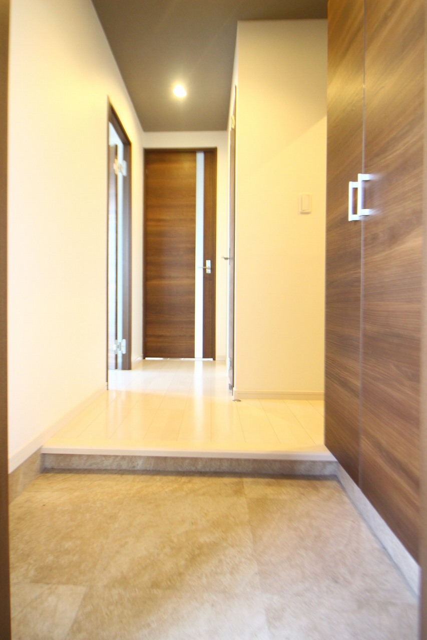 玄関　※同建物の別号室です。ご参照下さい。