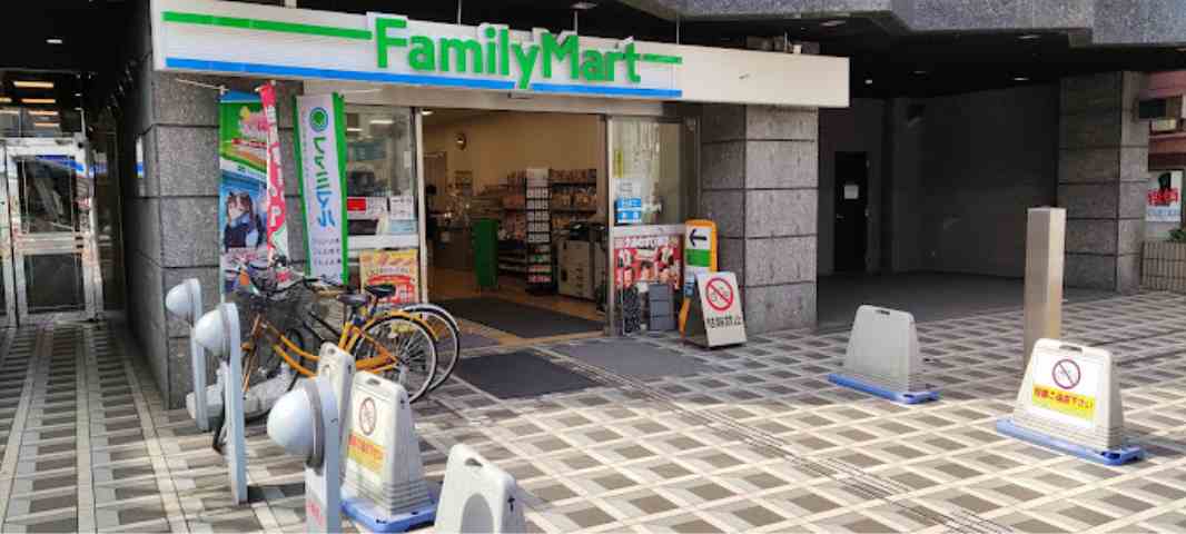 その他　【コンビニエンスストア】ファミリーマート　早稲田駅前店（その他）まで398m
