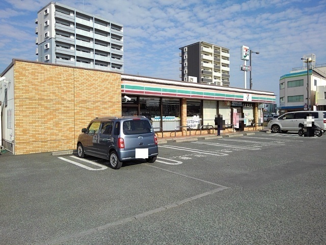 コンビニ　セブンイレブン上近見店（コンビニ）まで700m