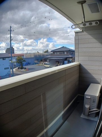 バルコニー　陽当たり良好なバルコニーです