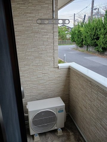 バルコニー　暖かな日差しのふりそそぐバルコニー