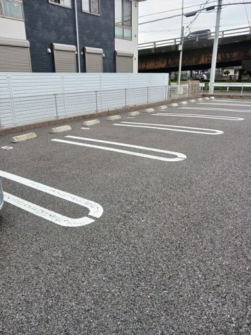 駐車場　車をお持ちの方に嬉しい駐車場付きの物件です