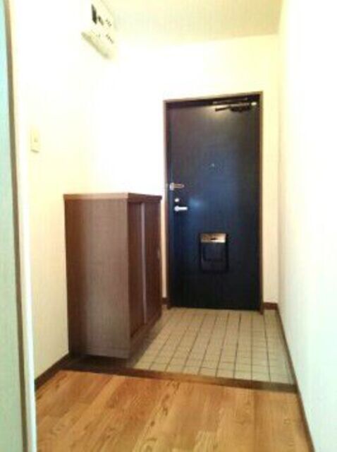 玄関　※別室の参考写真の為、現況優先です。