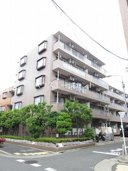 建物外観　タイル張り5階建てのマンションです