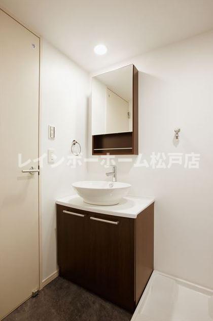 洗面設備　使いやすい洗面所です