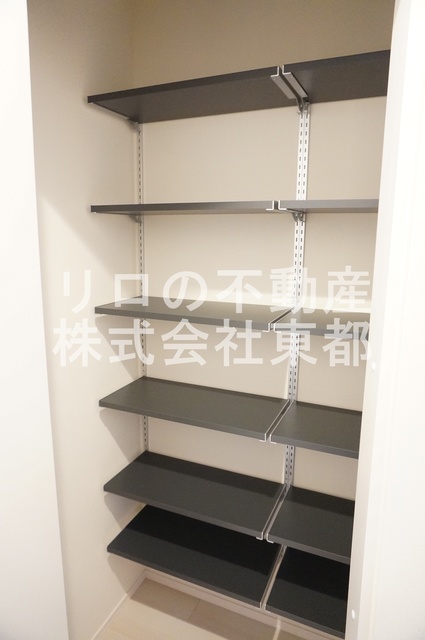 玄関　玄関には下駄箱があるのでスッキリとした空間を保てます