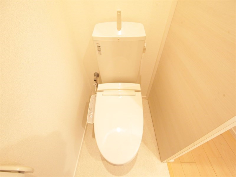 トイレ　温水洗浄暖房便座付トイレ