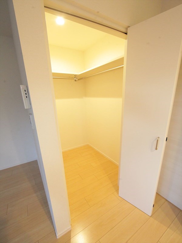 収納　ウォークインクローゼット（収納充実してます）