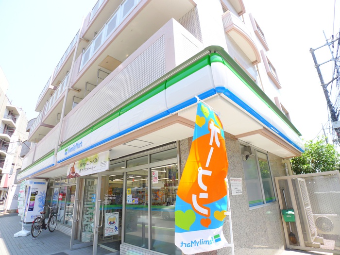 コンビニ　ファミリーマート川越八幡通り店（コンビニ）まで400m