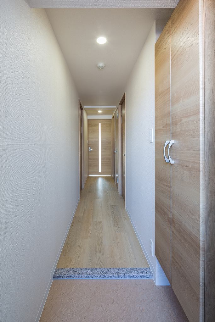 玄関　※反転タイプとなります。内装の色など異なる場合があります。