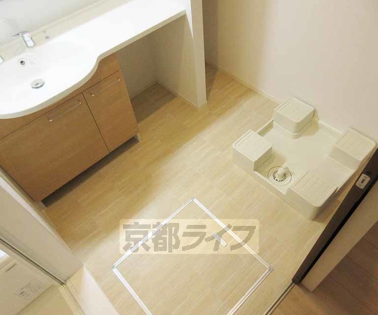 洗面設備　脱衣所も広め