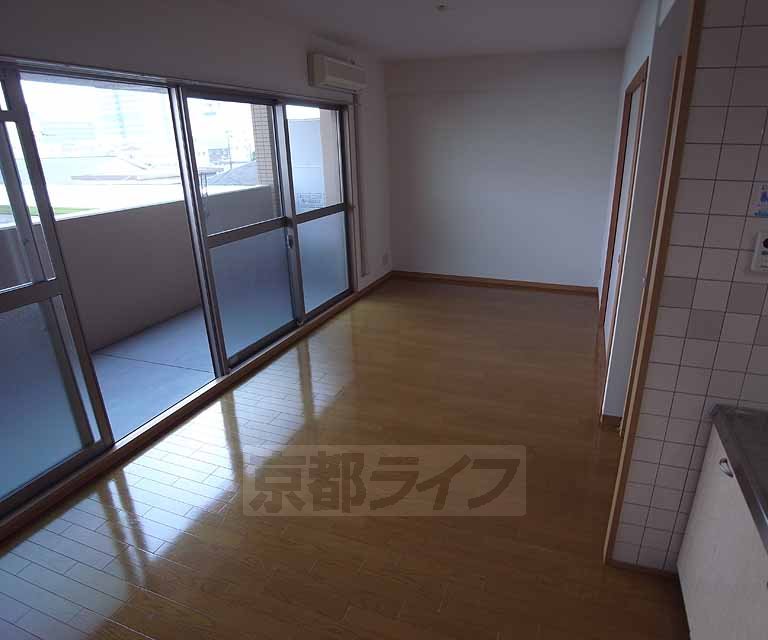 居室・リビング　落ち着いた室内です！