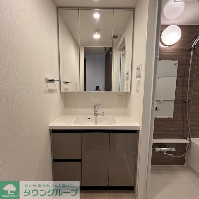 洗面設備　※写真は同タイプ住戸です。