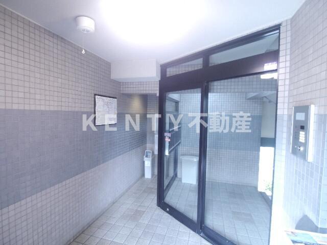 エントランス　落ち着いたエントランスです