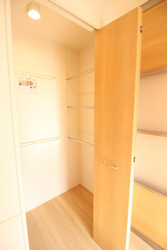 収納　可動式で使いやすいワンステップクローク