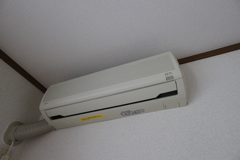 その他設備　洋室にはエアコンを完備