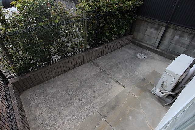 バルコニー　広めのテラスは１階の特権です