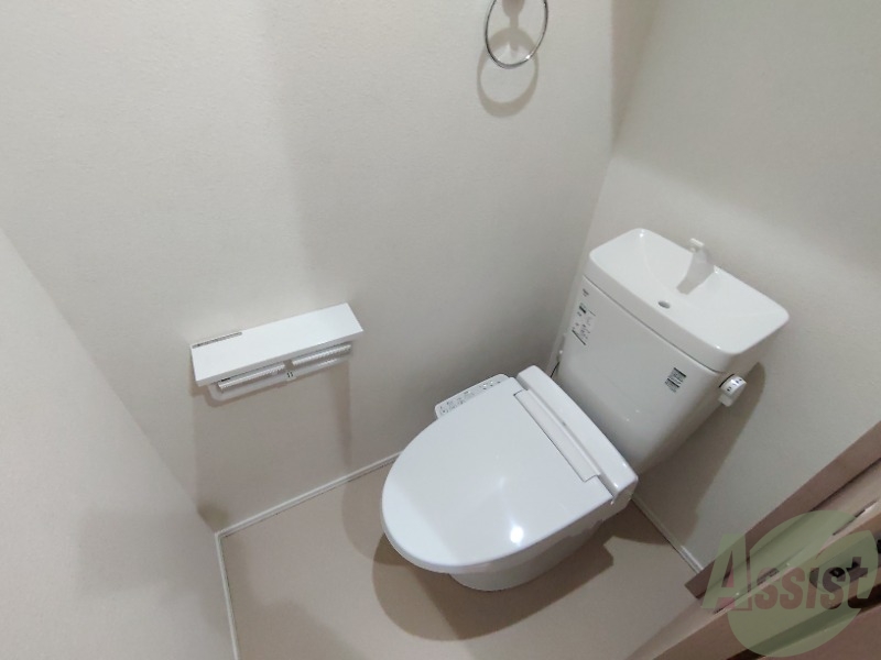 トイレ　トイレは綺麗でウォッシュレットも付いて快適にお使い頂けます。