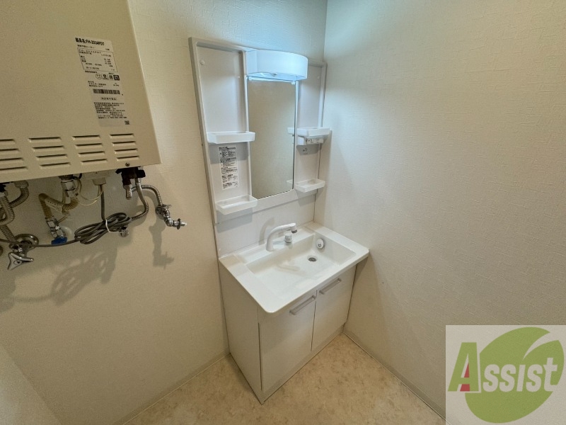 洗面設備　シャンプードレッサー。身支度はここでばっちり。