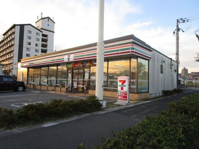 コンビニ　セブンイレブン 高槻土室町店（コンビニ）まで1080m