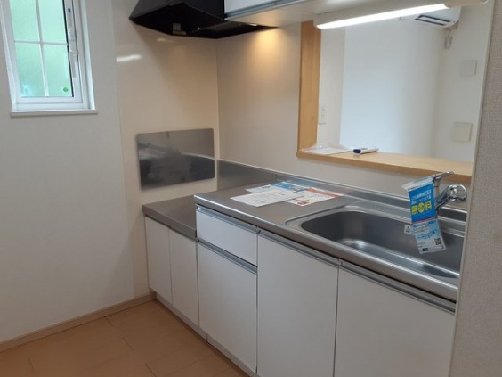 キッチン　収納多めの対面キッチン