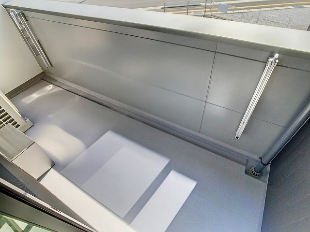 バルコニー　同間取の202号室の写真です（2024.3撮影）。現況を優先