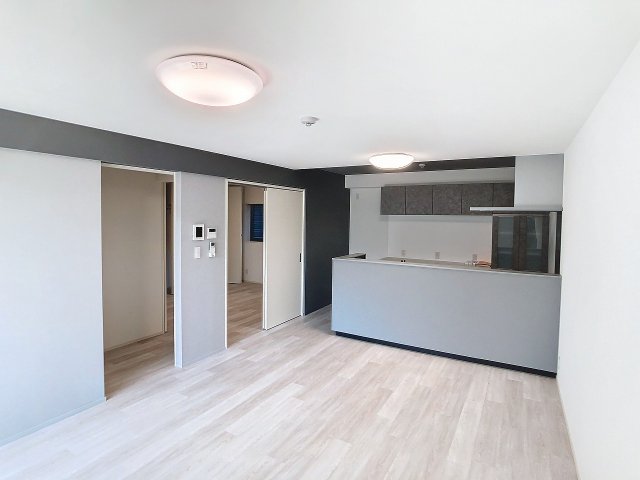 居室・リビング　同間取の202号室の写真です（2024.3撮影）。現況を優先