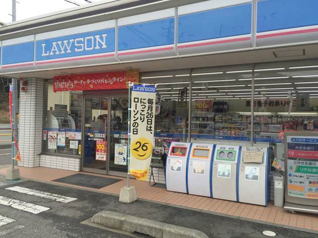 コンビニ　ローソン札幌二十四軒3条店（コンビニ）まで183m