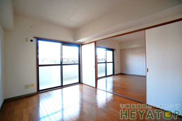 その他部屋・スペース　洋室６帖とＬＤＫ１１帖（同仕様写真）