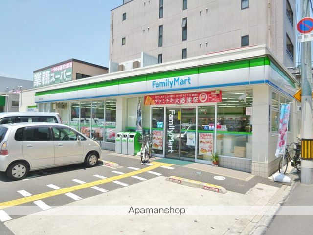 コンビニ　ファミリーマート（コンビニ）まで589m