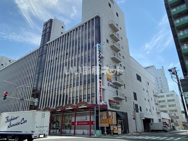 スーパー　山交ビルヤマザワ（スーパー）まで692m