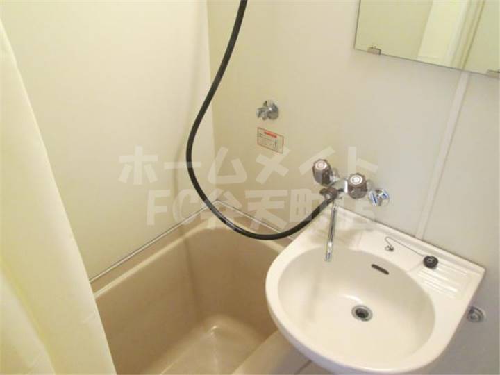 バス・シャワールーム　落ち着いた空間のお風呂です