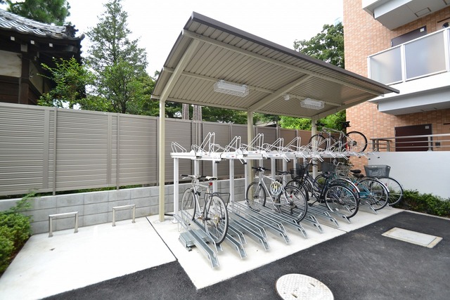 その他　駐輪場無料