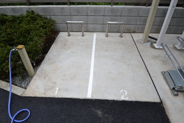 駐車場　バイク置場有り。
