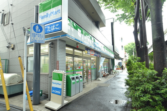 コンビニ　ファミリーマート（コンビニ）まで271m