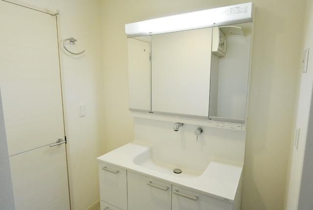 洗面設備　★広い独立洗面台です★