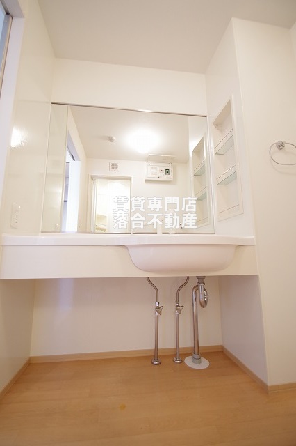 洗面設備　独立洗面化粧台付き