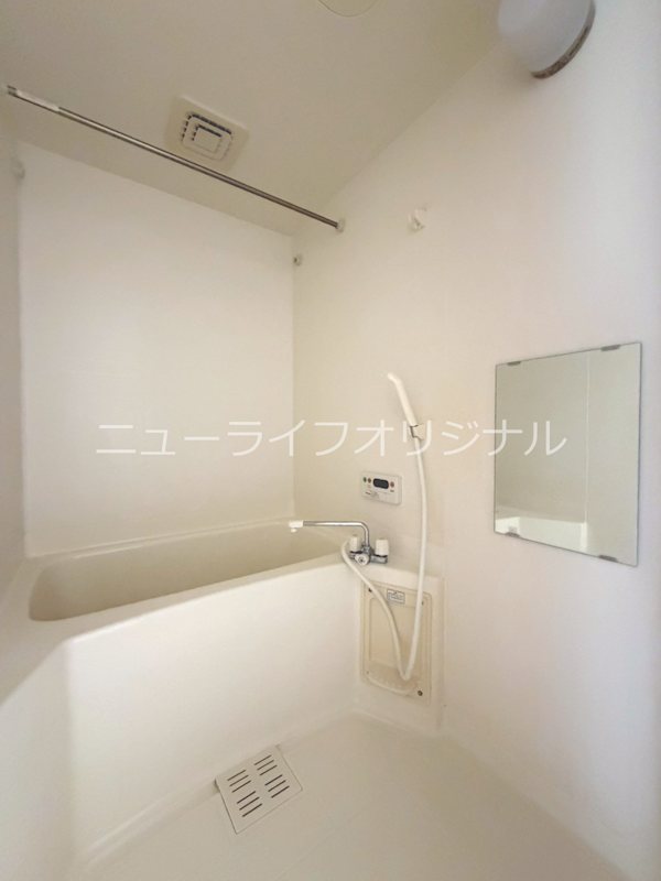 バス・シャワールーム　追い焚き機能付きで経済的、いつでも温かな入浴が可能です。