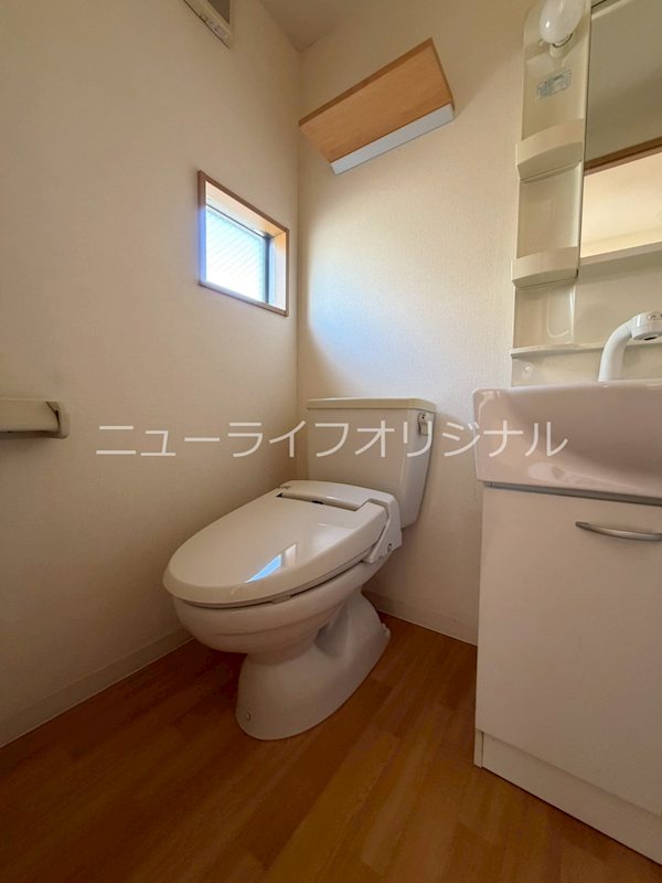 トイレ　あると嬉しい温水洗浄便座付き♪