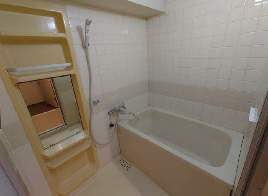 バス・シャワールーム　コンパクトで使いやすいお風呂です