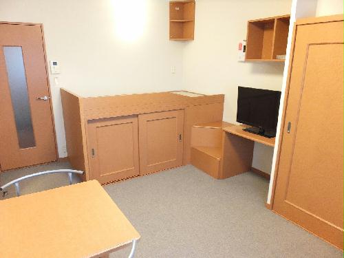 居室・リビング　カーペットのお部屋です