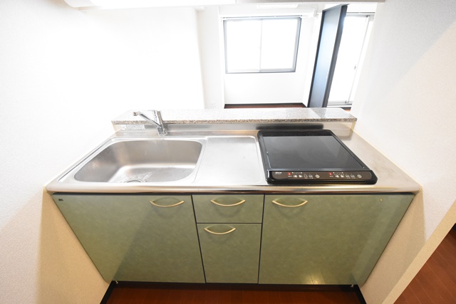 キッチン　火を使わず安心のIHキッチン