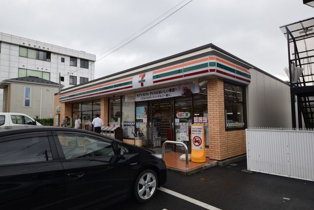 コンビニ　セブンイレブン鉄道博物館前店（コンビニ）まで555m